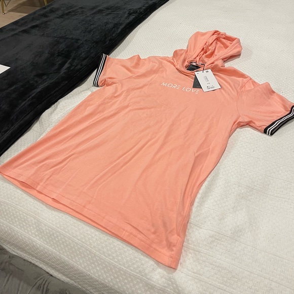 New hooded tshirt pale pink peachy salmon color - Picture 6 of 7